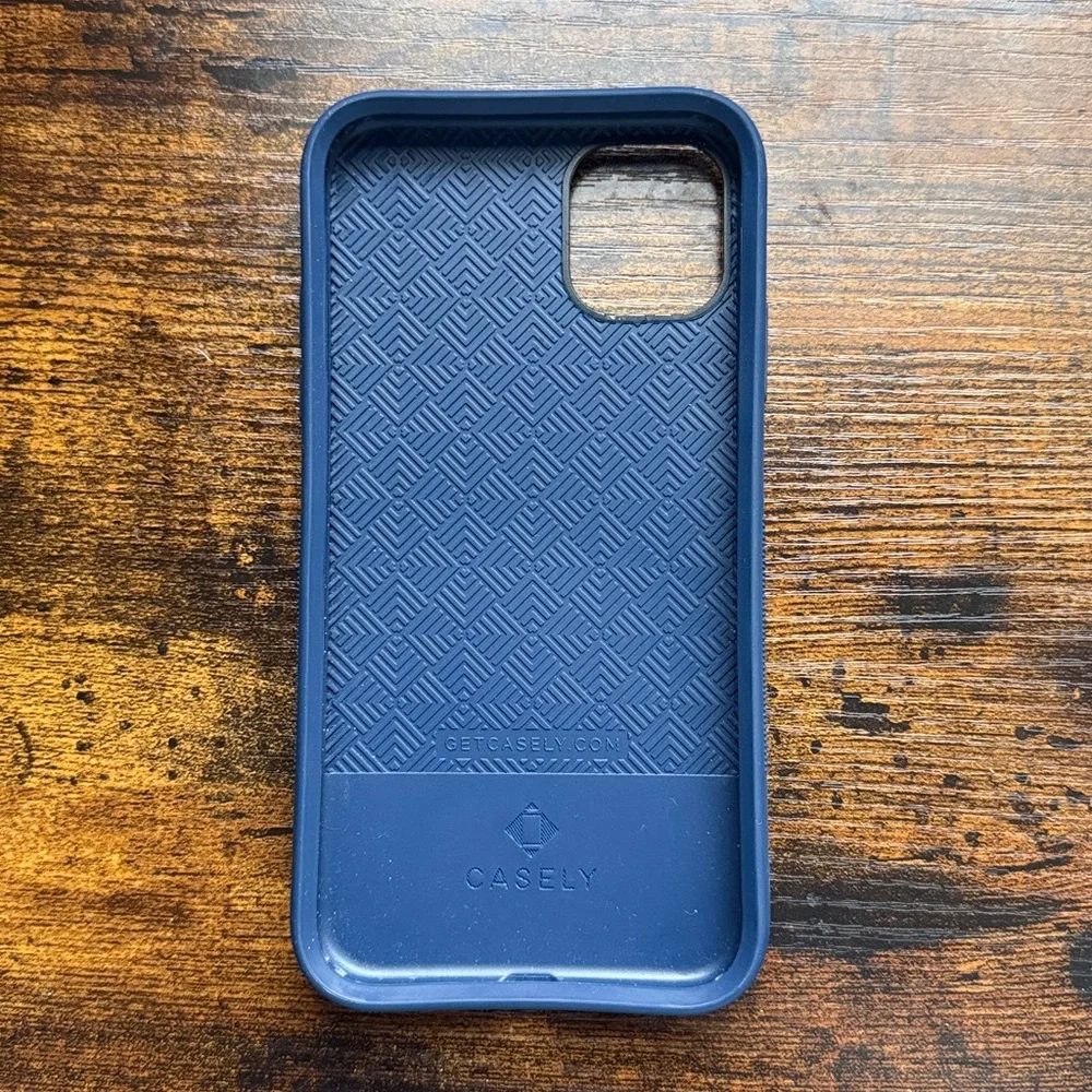 Casely x Van Gogh iPhone 11 case - Picture 3 of 6
